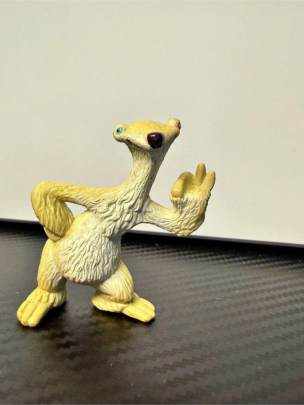 McDonald's Ice Age Sid the Sloth Happy Meal Toy Figure Yellow